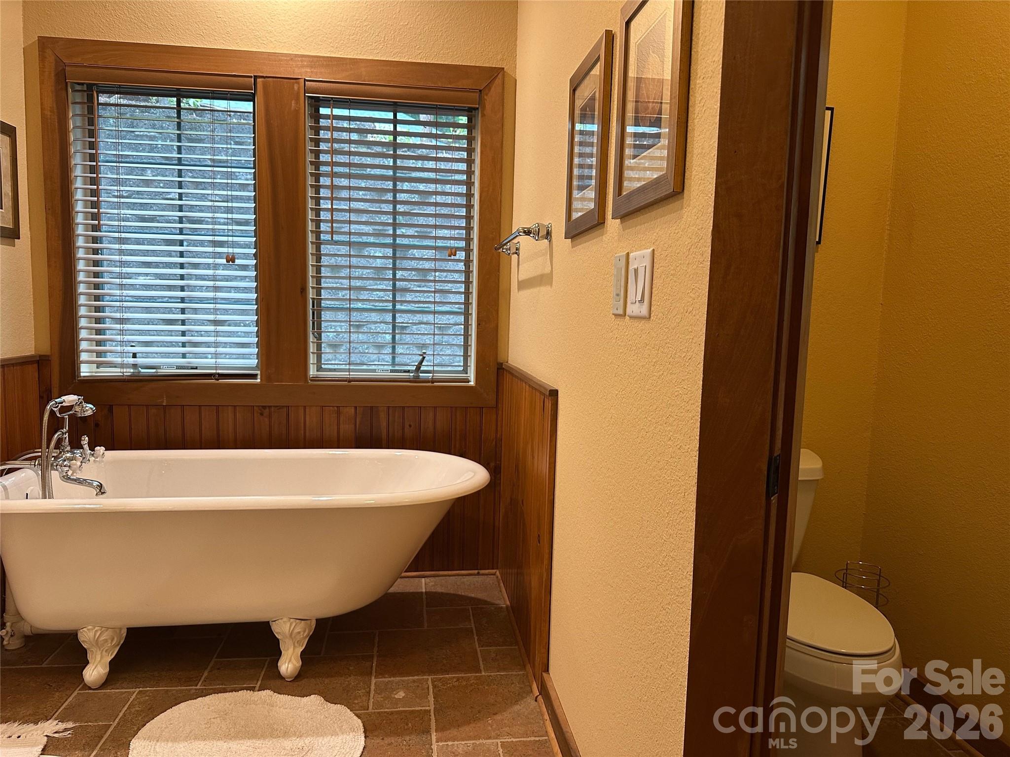 222 Creekside Way #D/101 — Burnsville