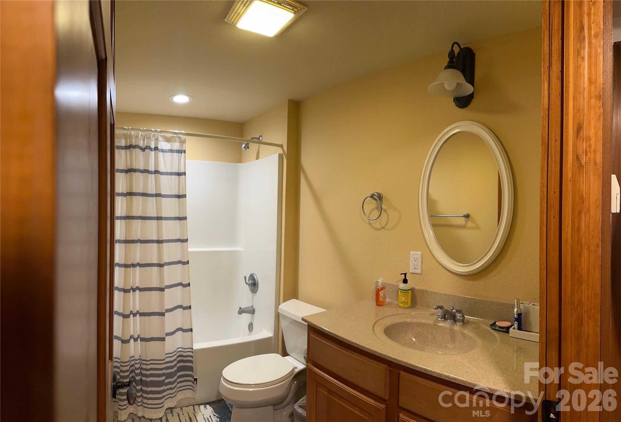 222 Creekside Way #D/101 — Burnsville