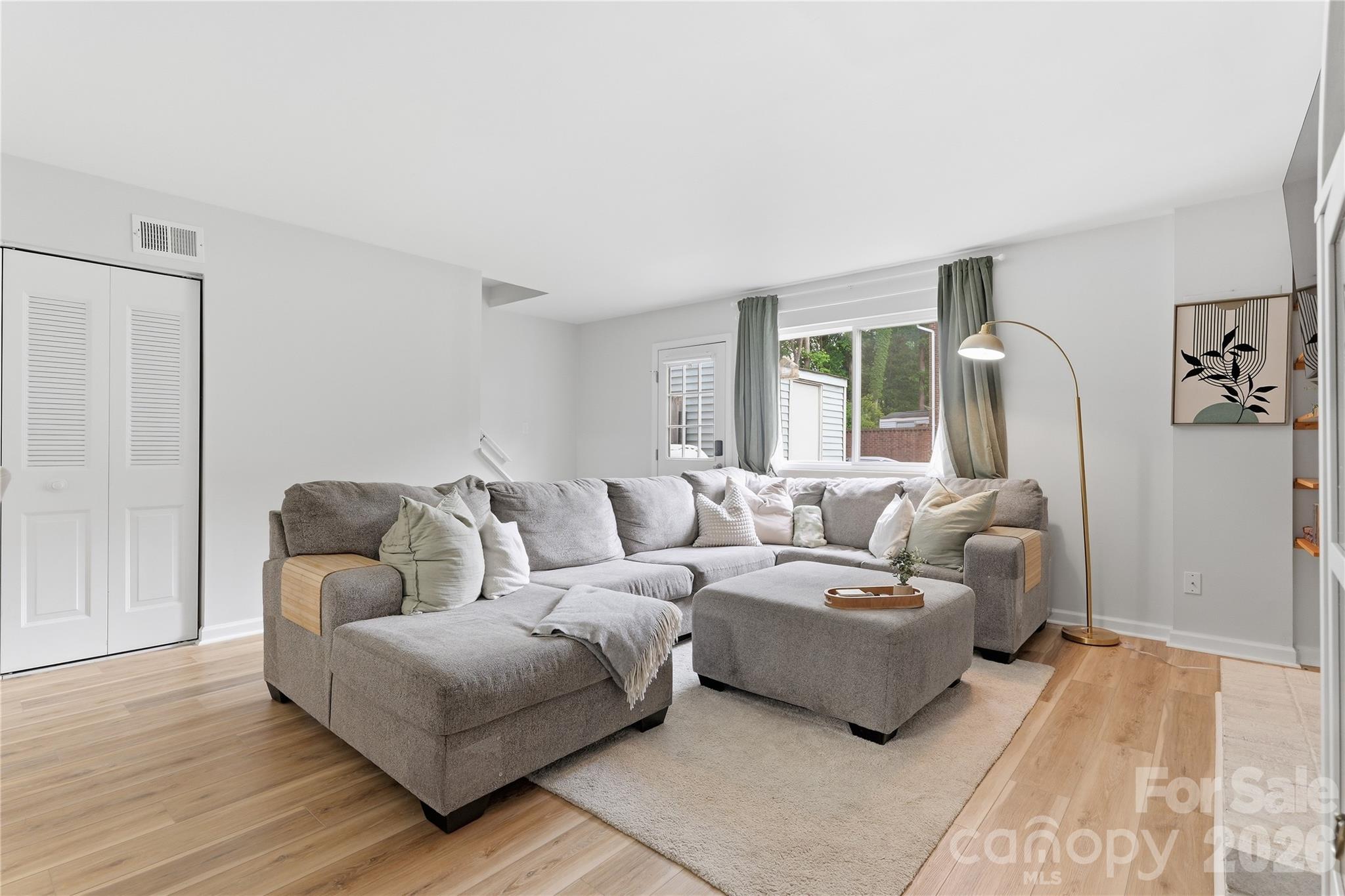 8208 Knights Bridge Road — Charlotte