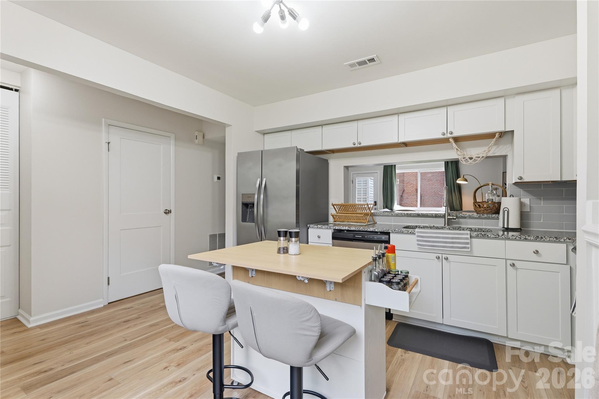8208 Knights Bridge Road — Charlotte