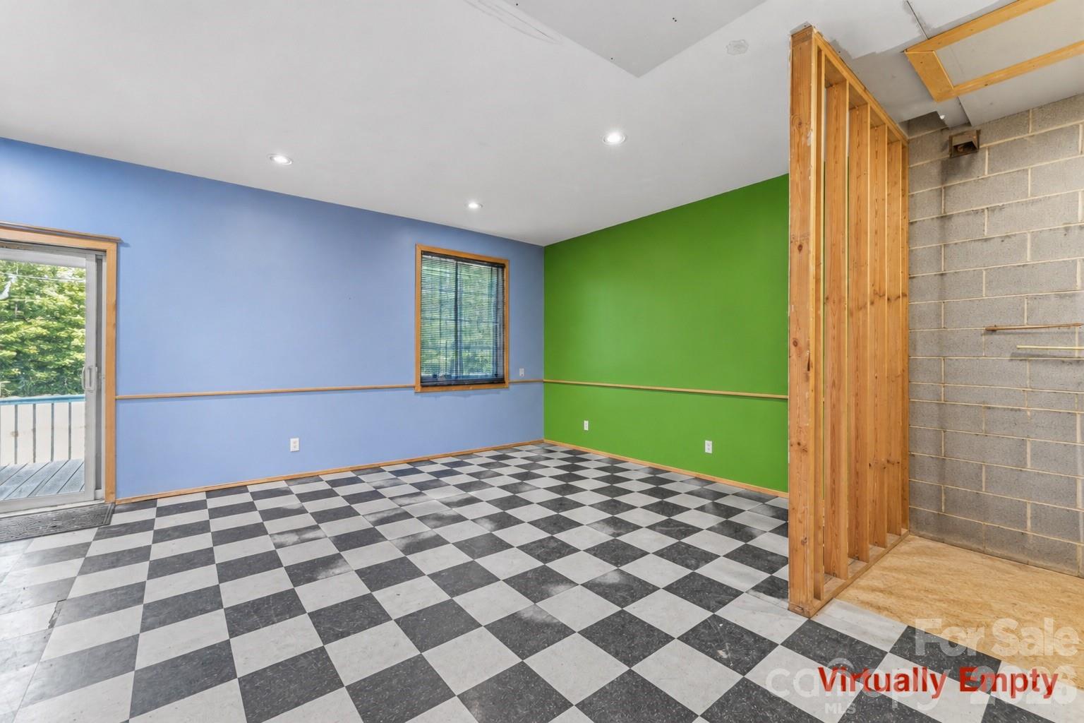 2269 Lee Roy Lane — Lenoir