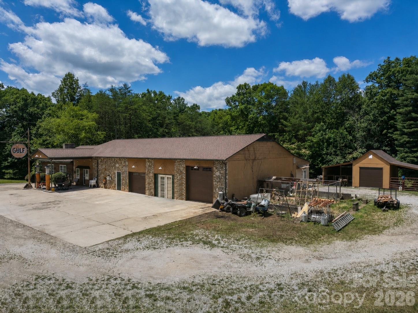 2269 Lee Roy Lane — Lenoir
