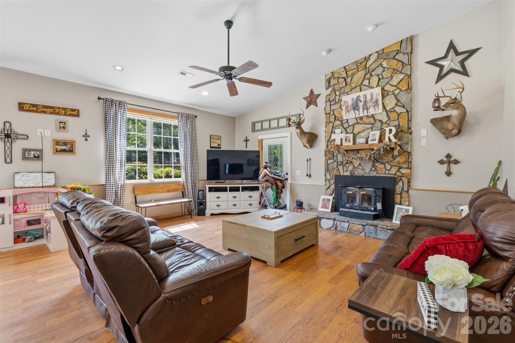 2269 Lee Roy Lane — Lenoir
