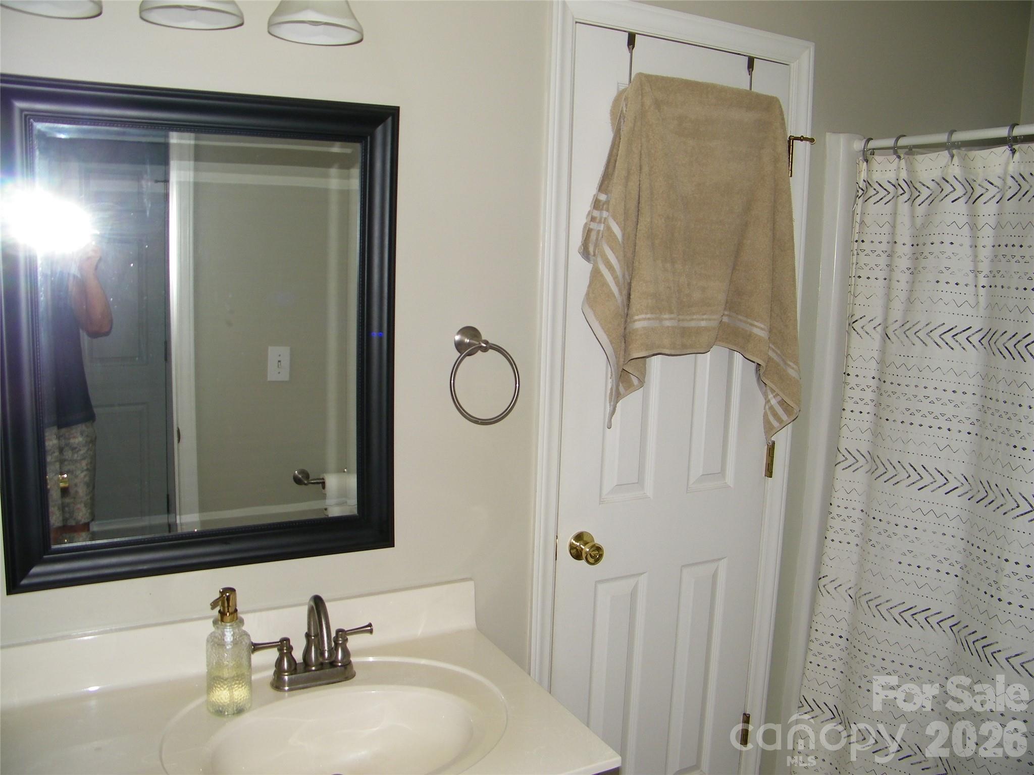 609 Redah Avenue — Locust