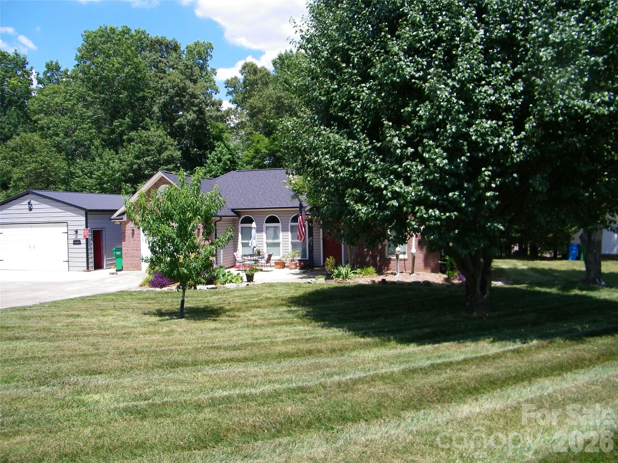 609 Redah Avenue — Locust
