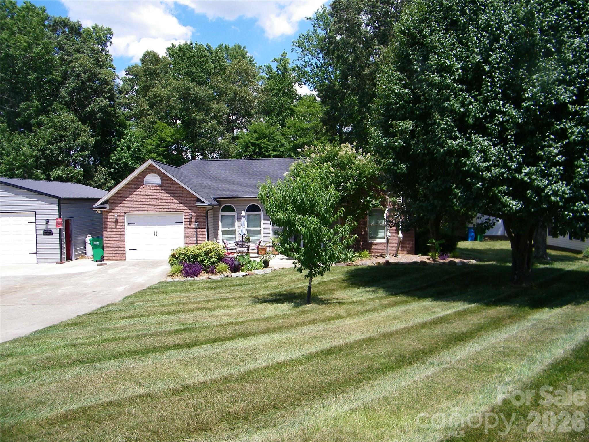 609 Redah Avenue — Locust