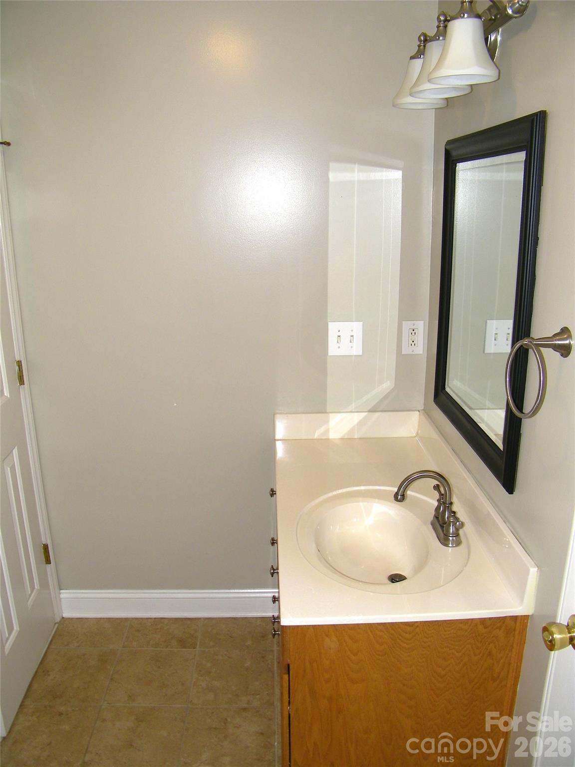 609 Redah Avenue — Locust
