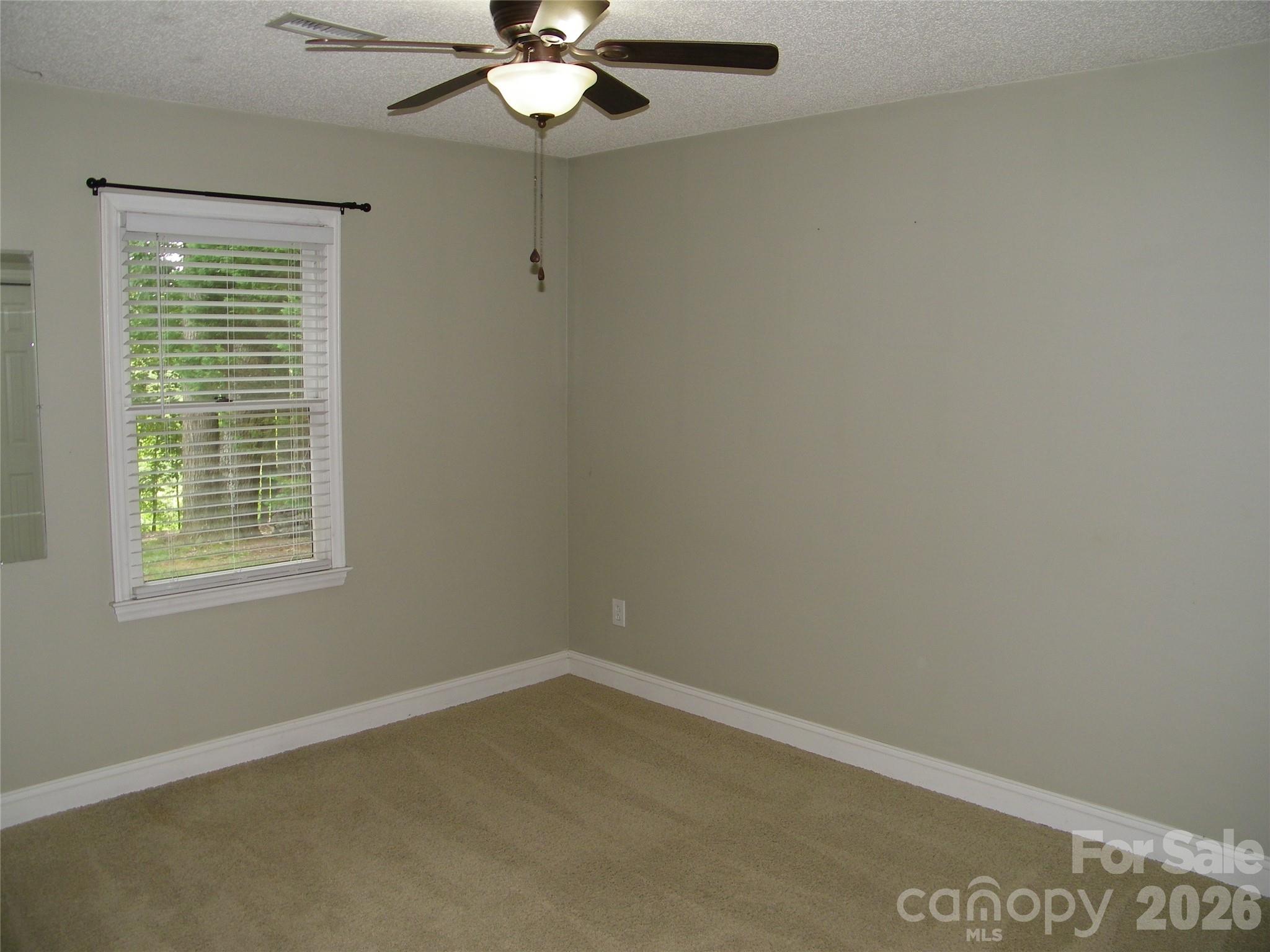 609 Redah Avenue — Locust