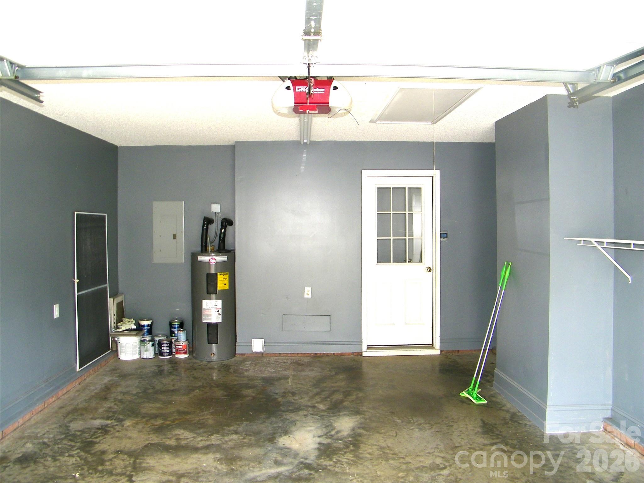 609 Redah Avenue — Locust