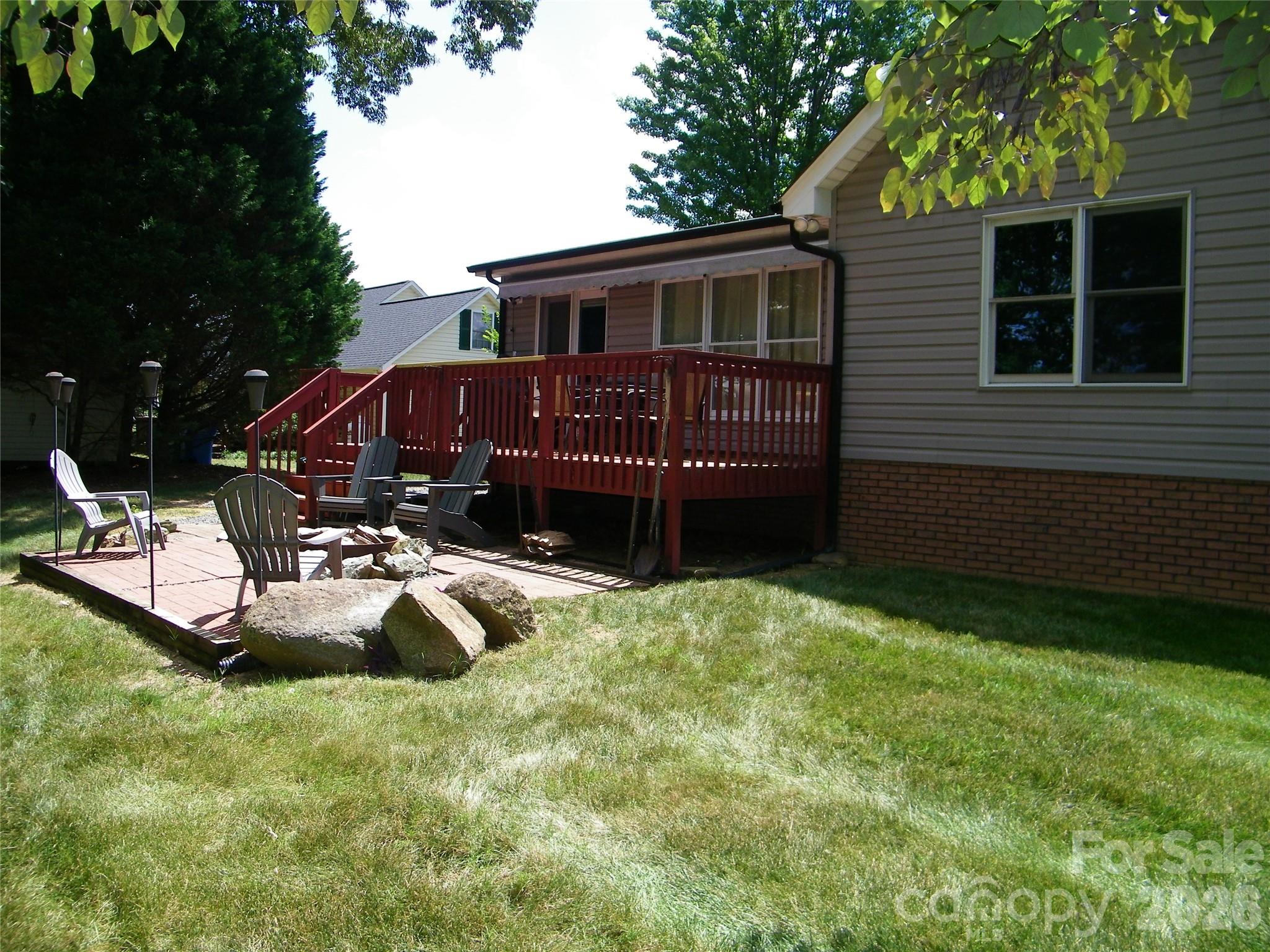 609 Redah Avenue — Locust