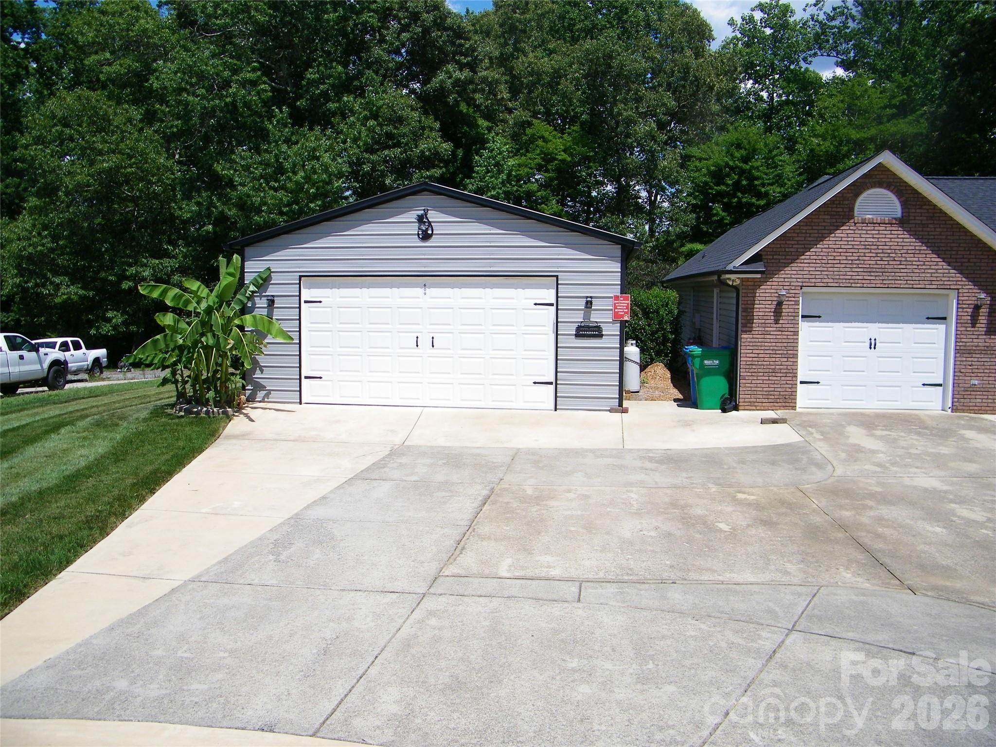 609 Redah Avenue — Locust