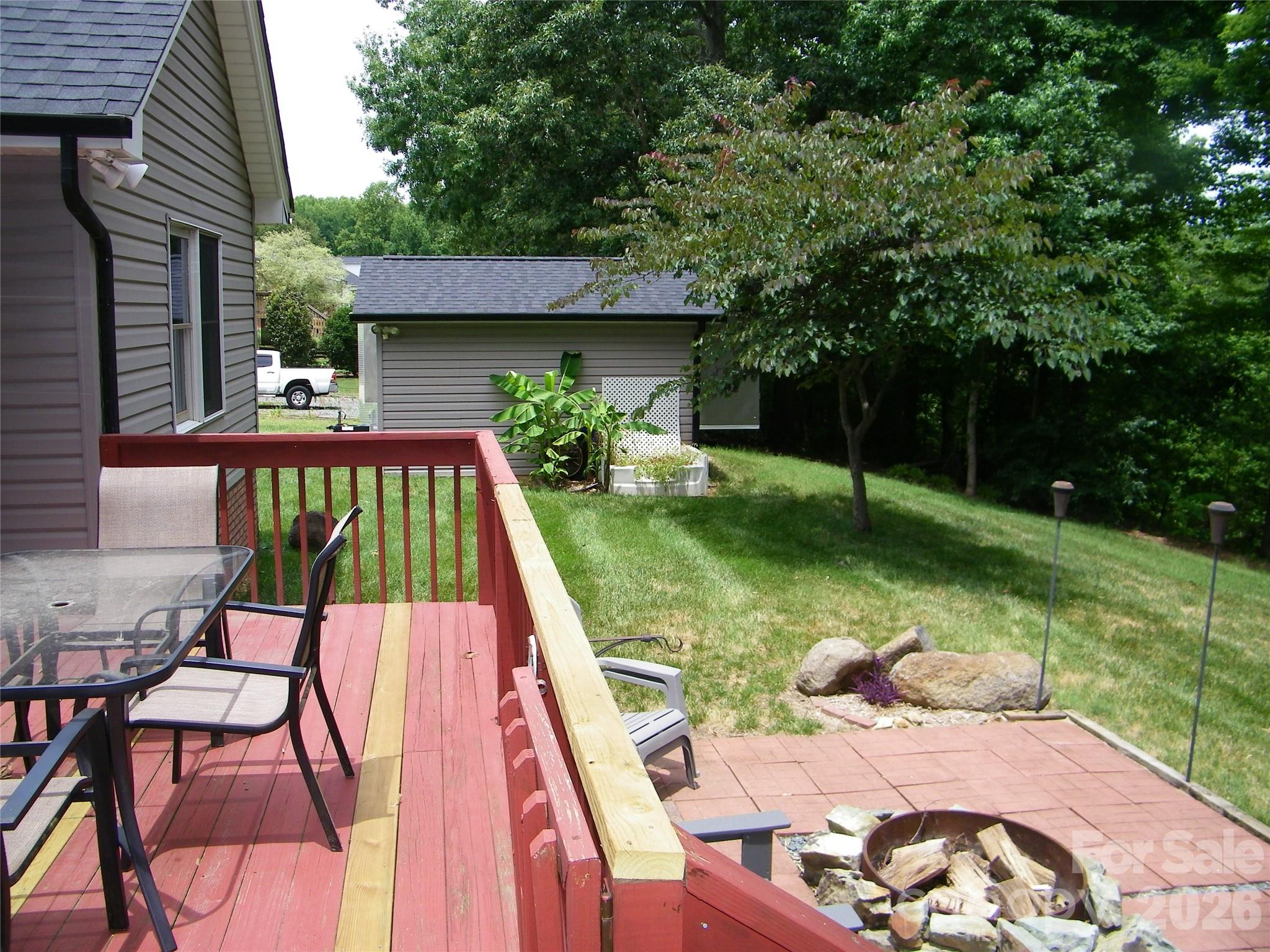 609 Redah Avenue — Locust