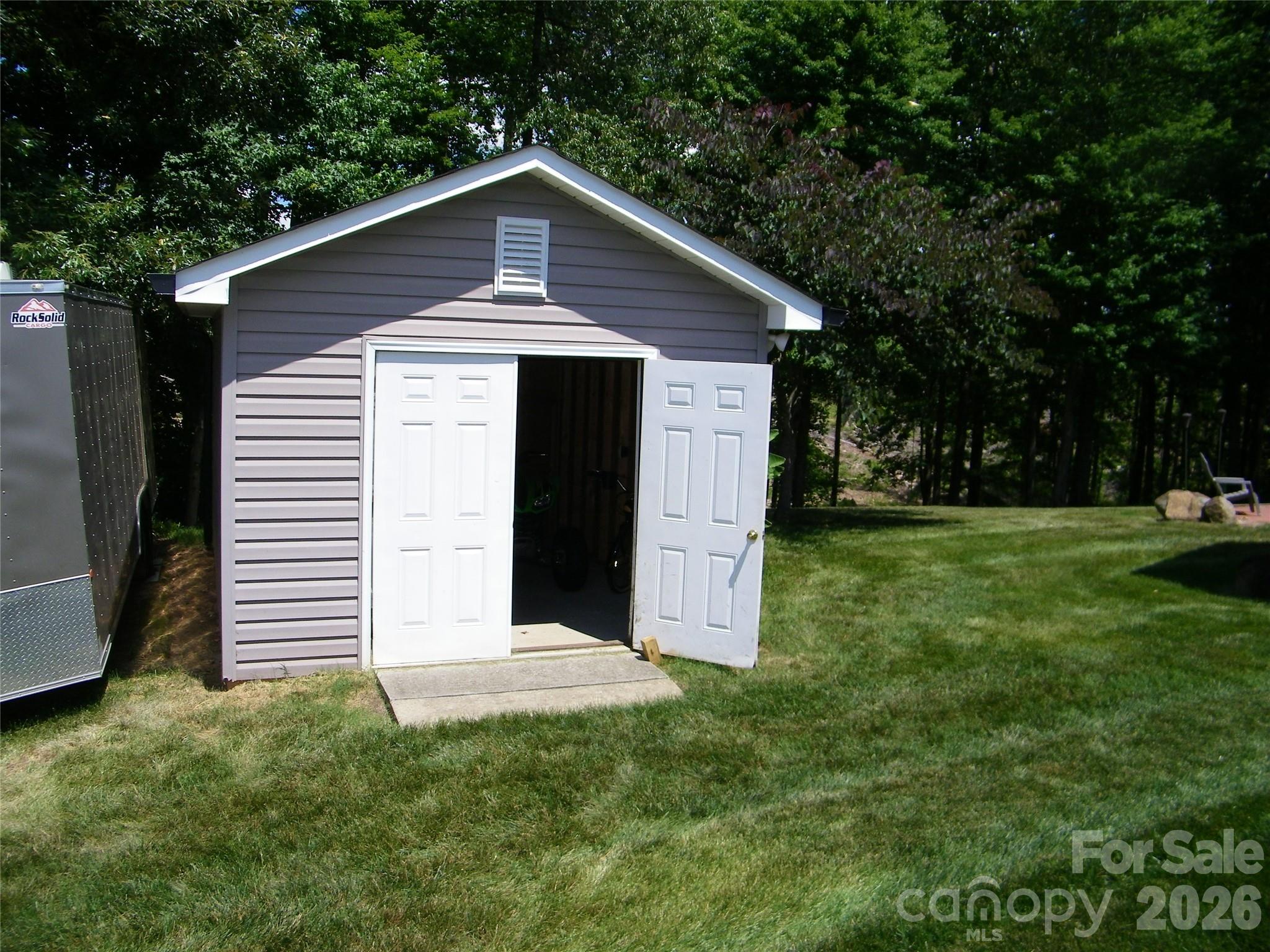 609 Redah Avenue — Locust