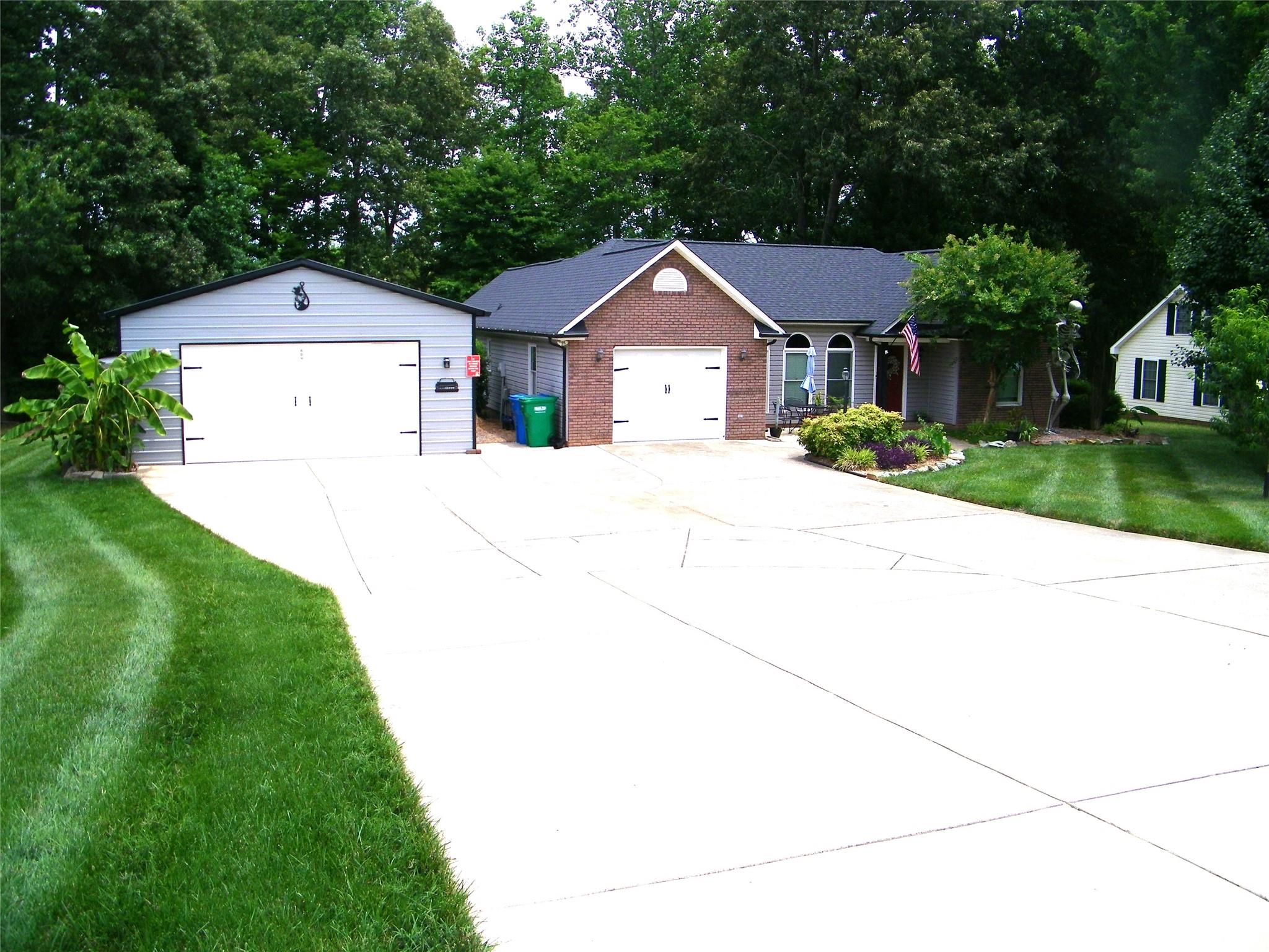 609 Redah Avenue — Locust