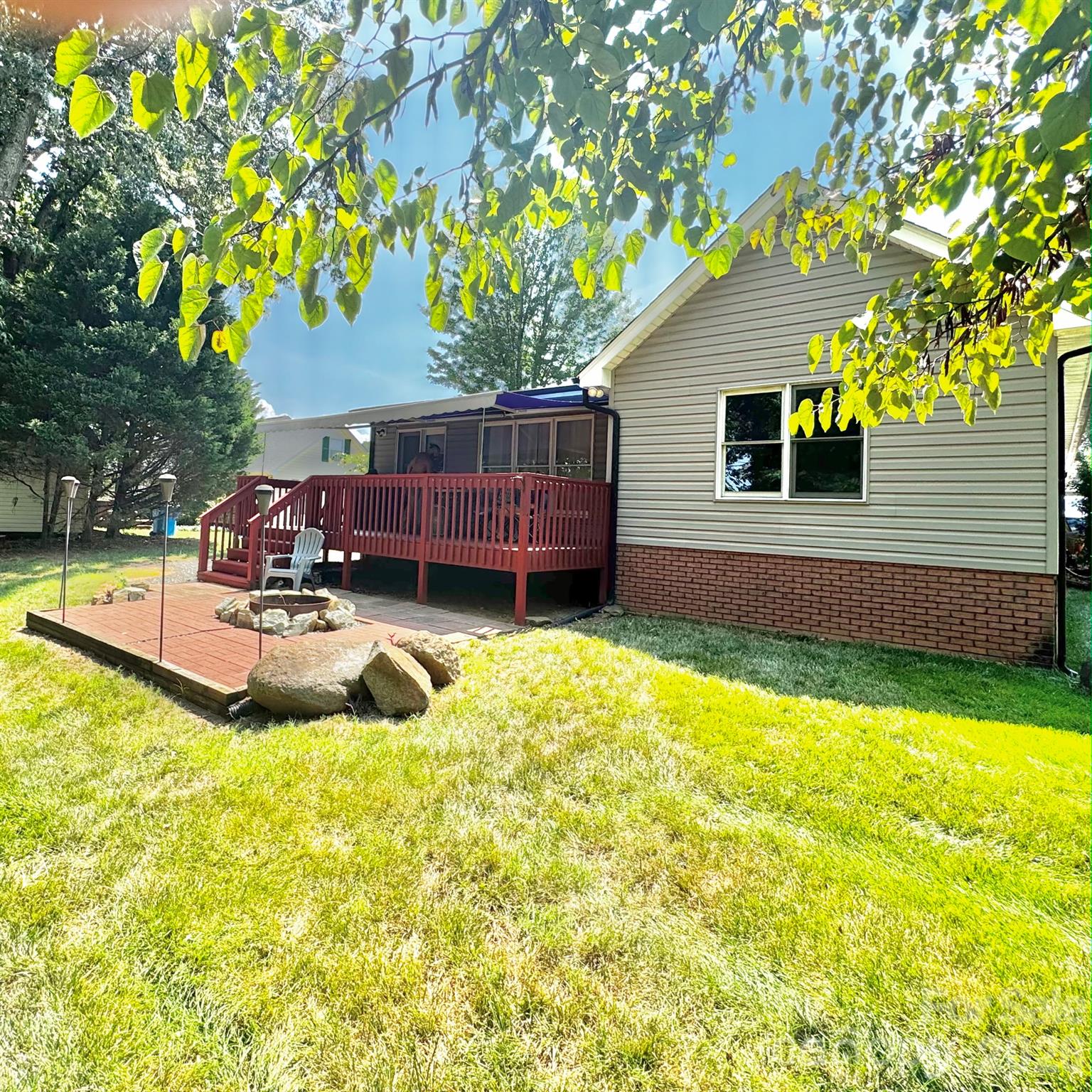 609 Redah Avenue — Locust