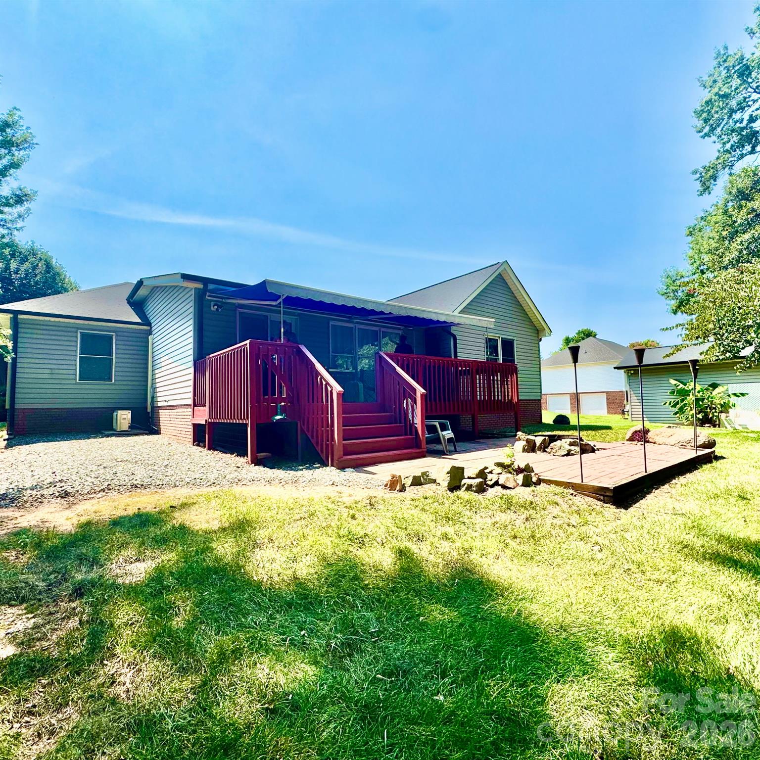 609 Redah Avenue — Locust