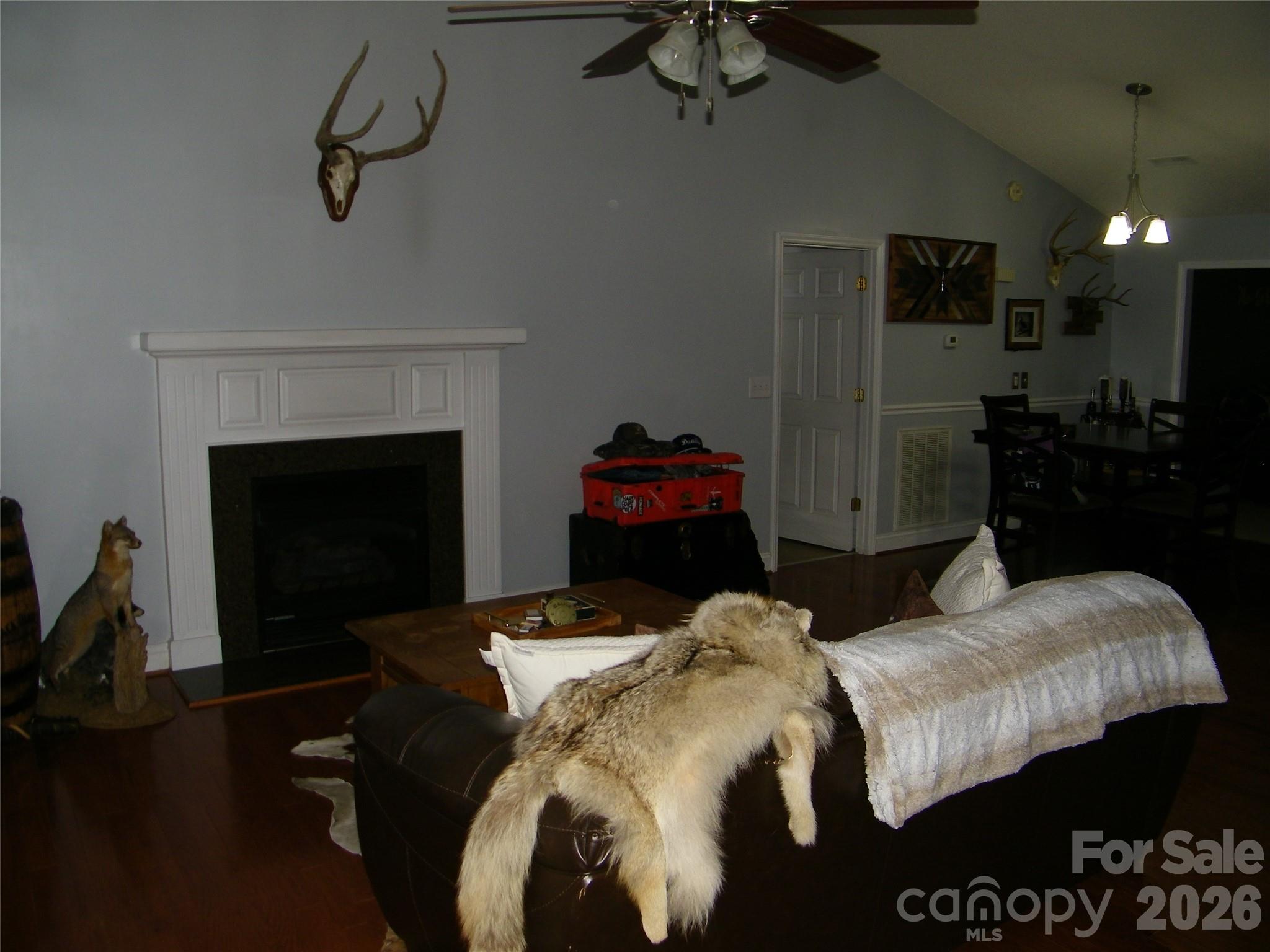 609 Redah Avenue — Locust