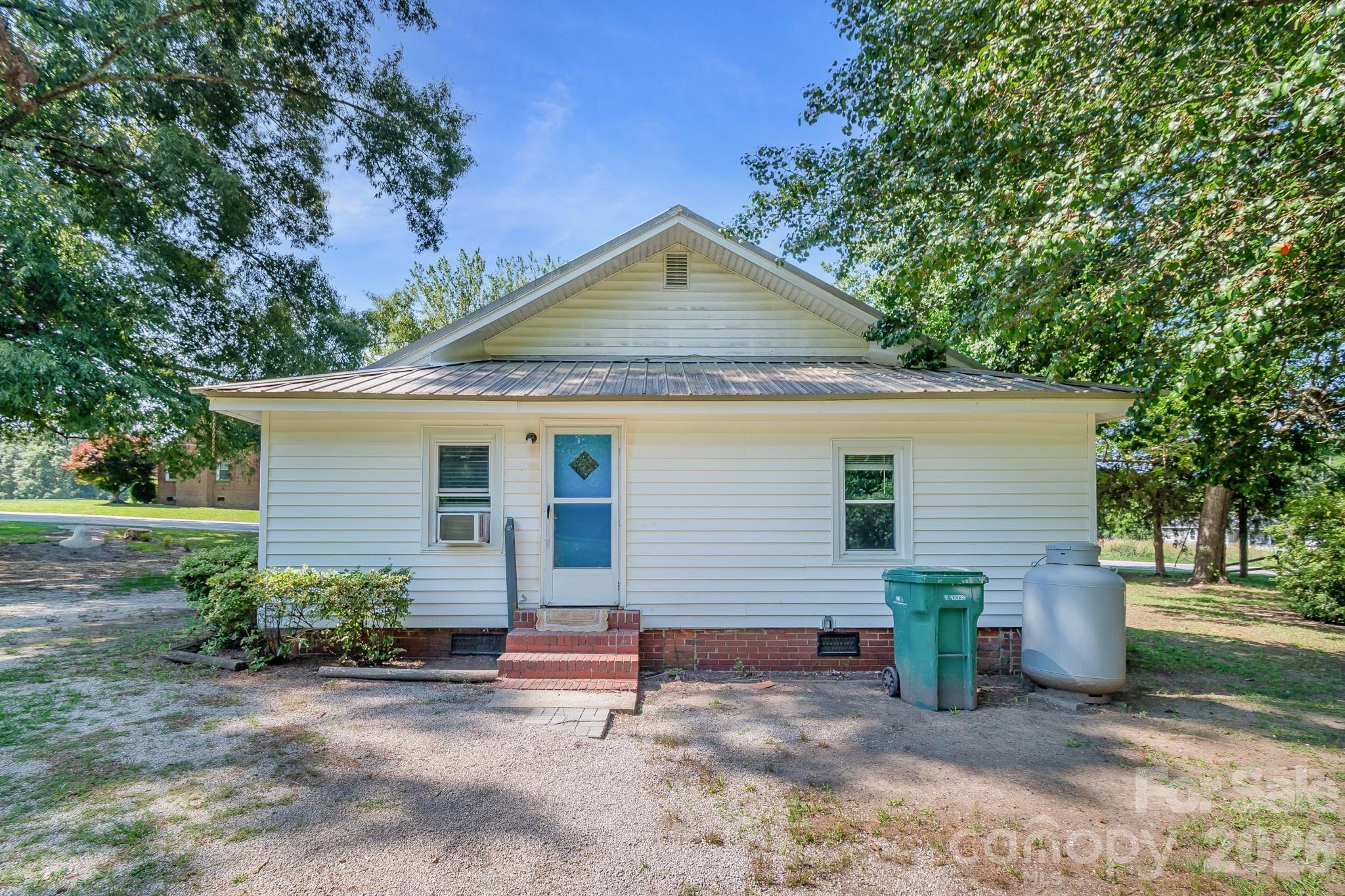 208 W Church Street — Jefferson