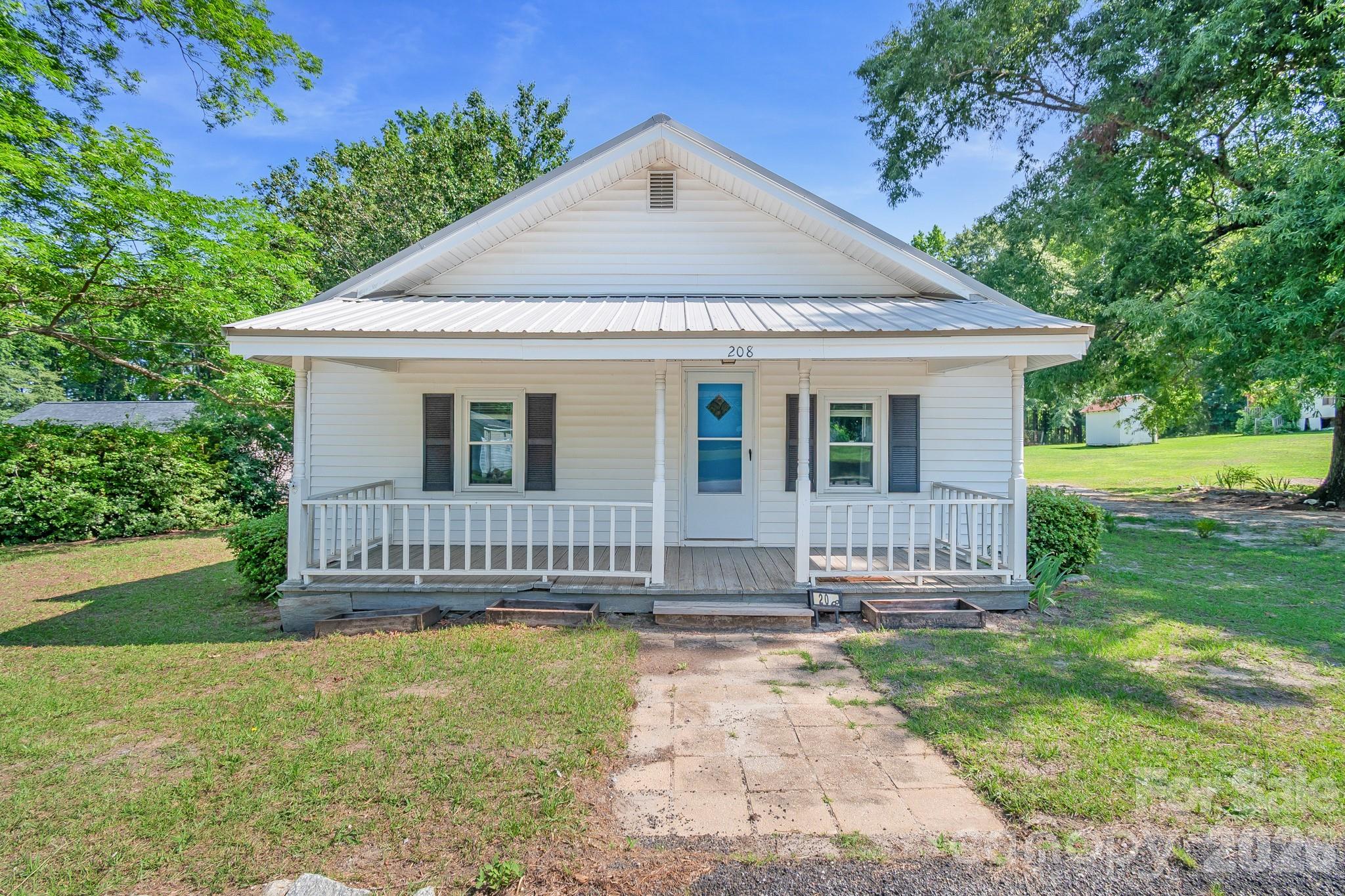 208 W Church Street — Jefferson