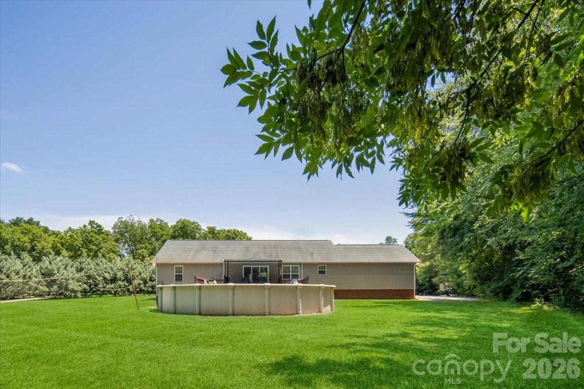 1512 Kinglet Drive — York