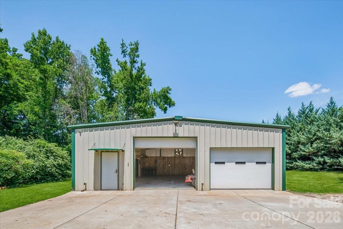 1512 Kinglet Drive — York