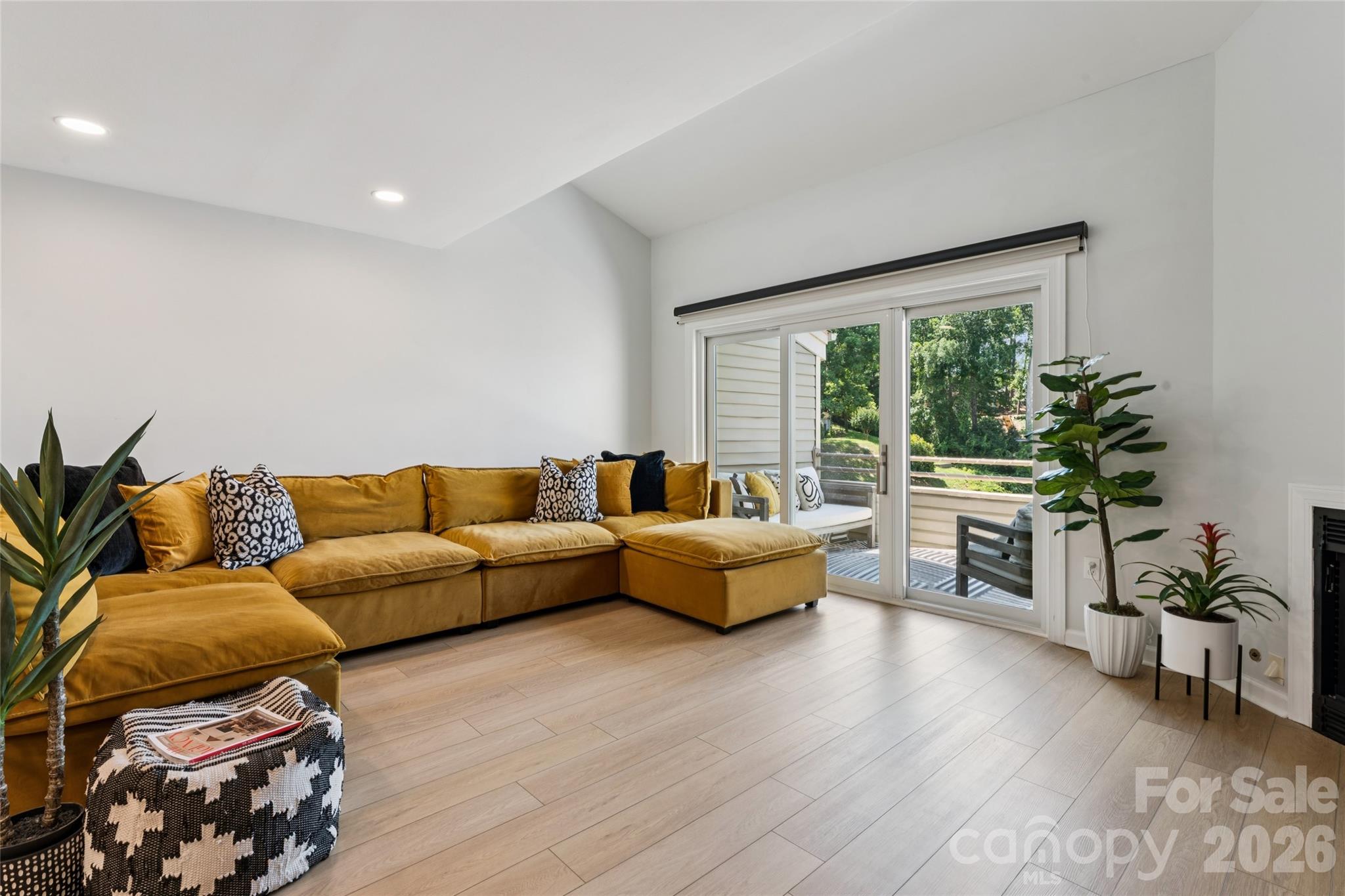 14039 Queens Harbor Road — Charlotte