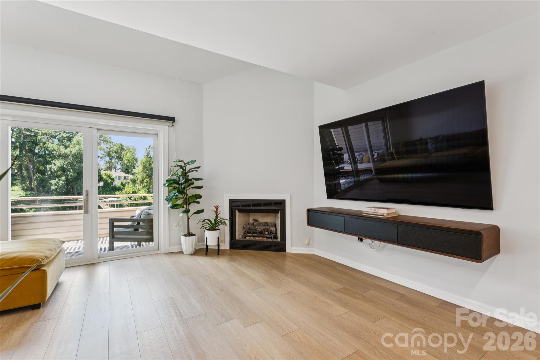 14039 Queens Harbor Road — Charlotte