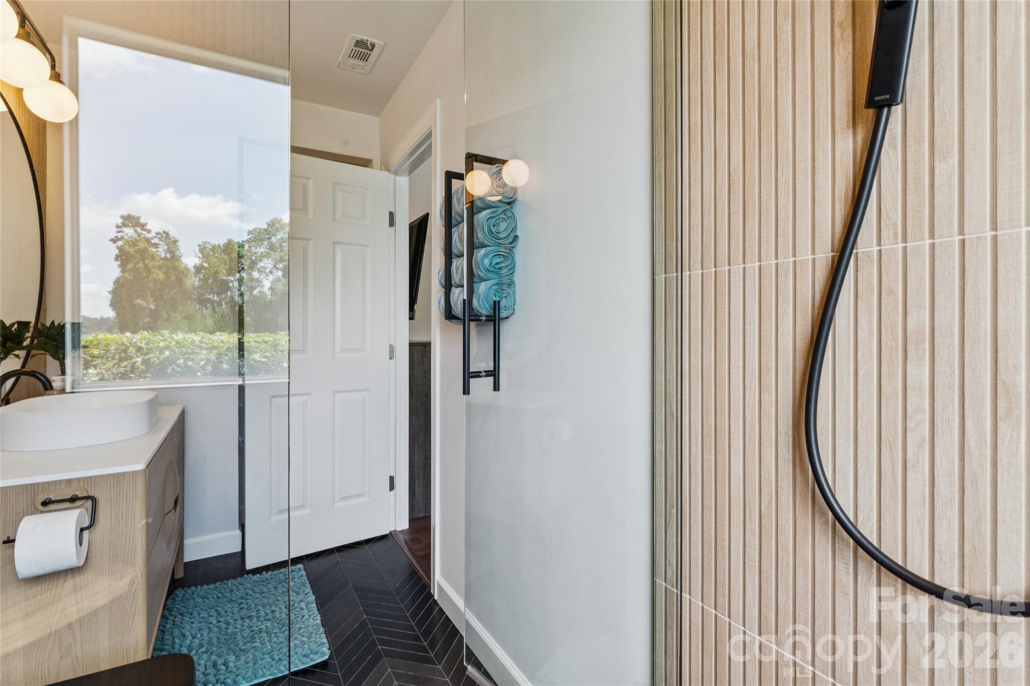 14039 Queens Harbor Road — Charlotte