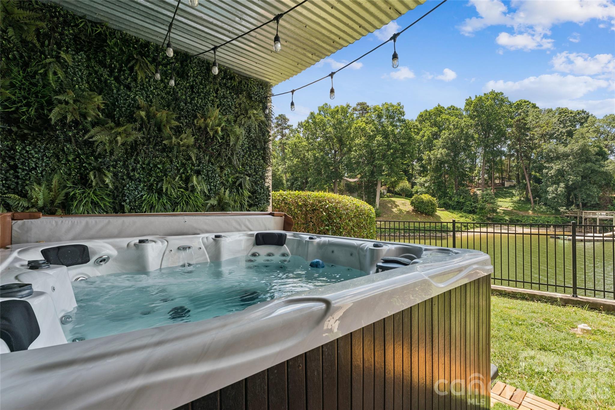14039 Queens Harbor Road — Charlotte