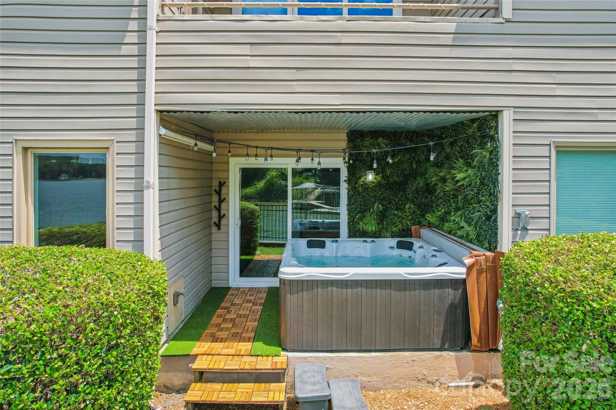 14039 Queens Harbor Road — Charlotte