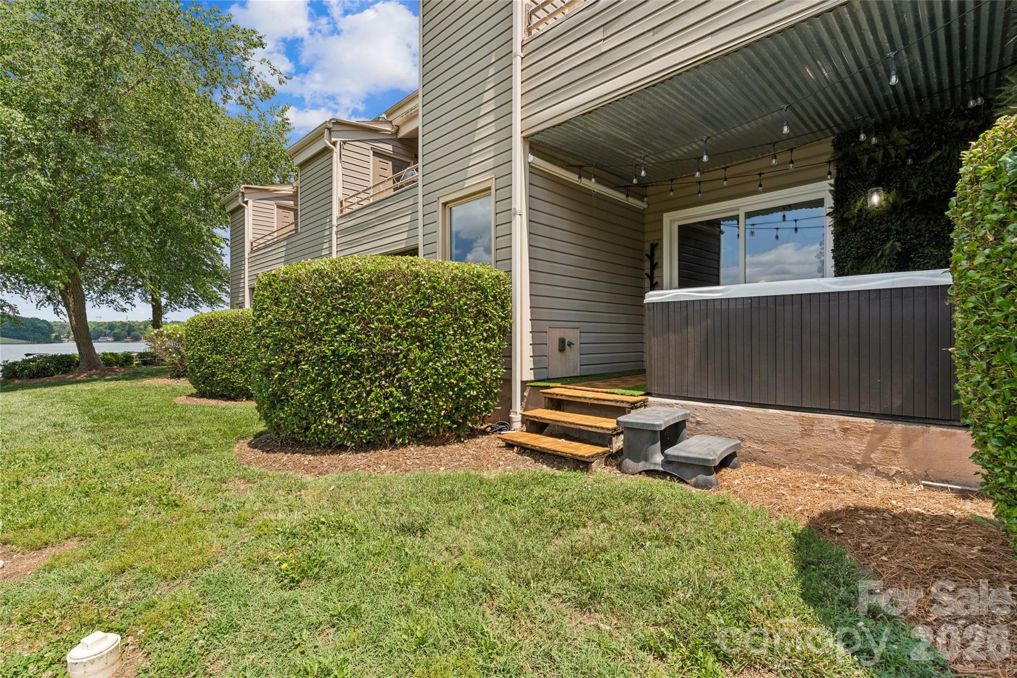 14039 Queens Harbor Road — Charlotte