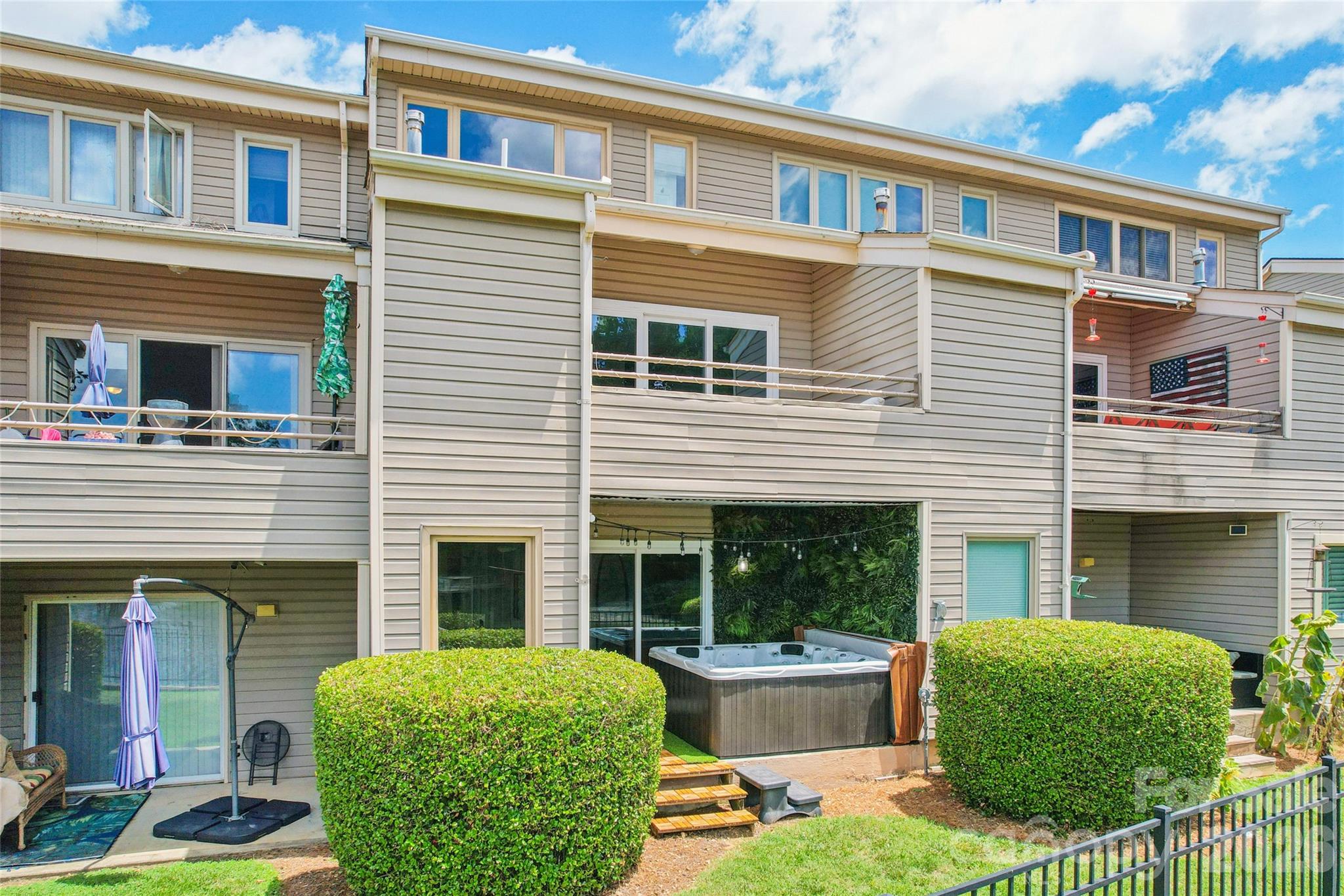 14039 Queens Harbor Road — Charlotte