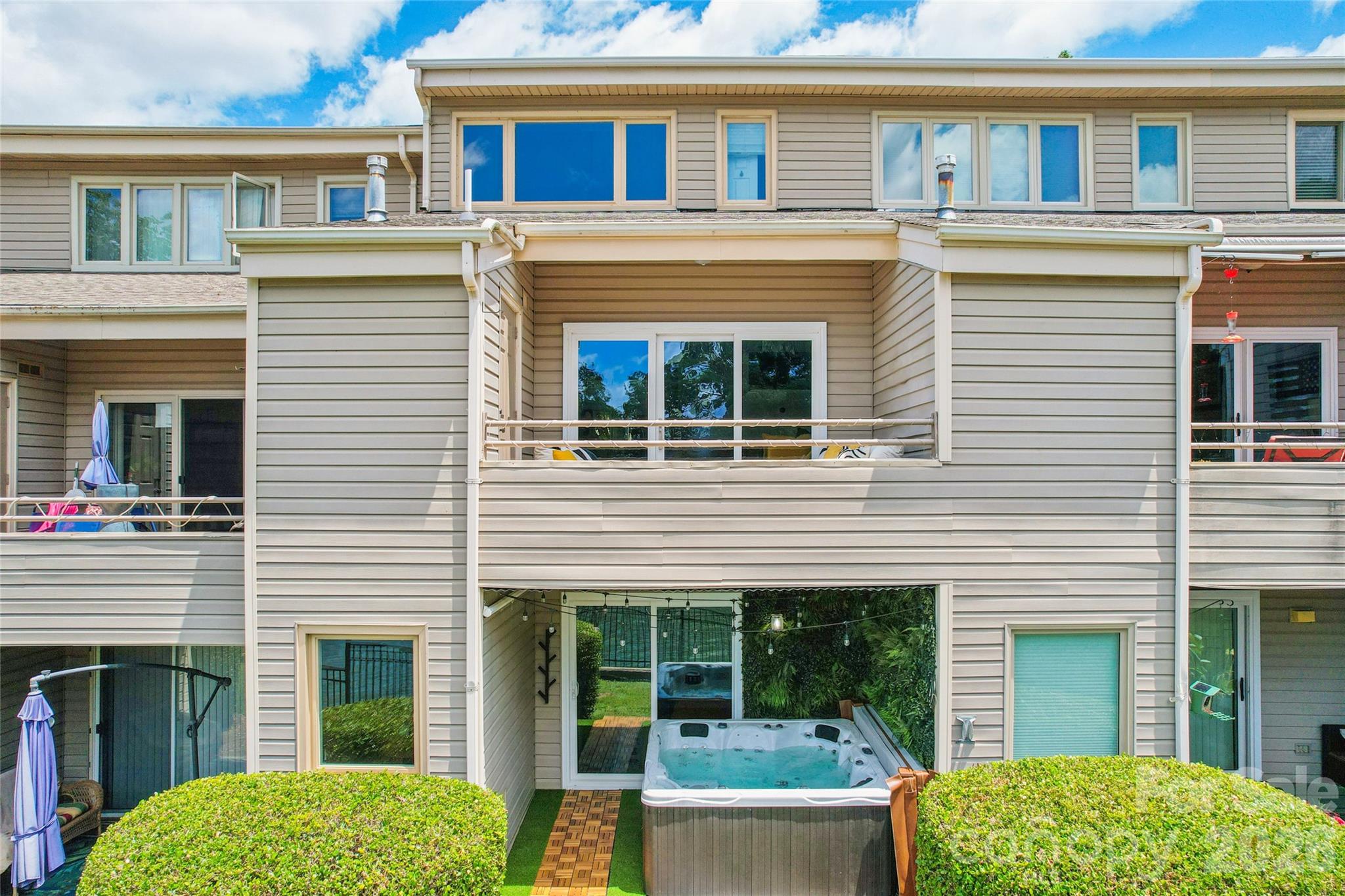 14039 Queens Harbor Road — Charlotte