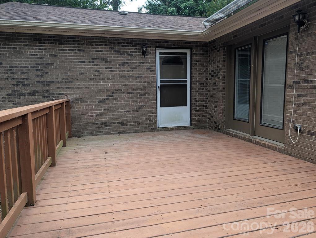 111 Midway Lake Road — Mooresville
