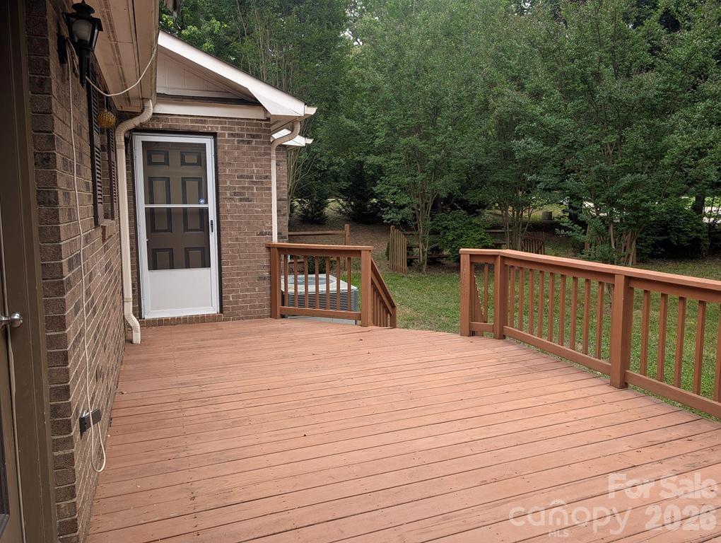 111 Midway Lake Road — Mooresville