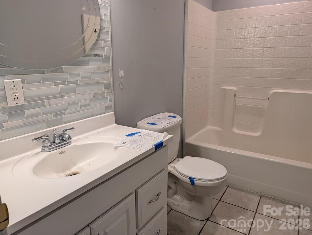 111 Midway Lake Road — Mooresville