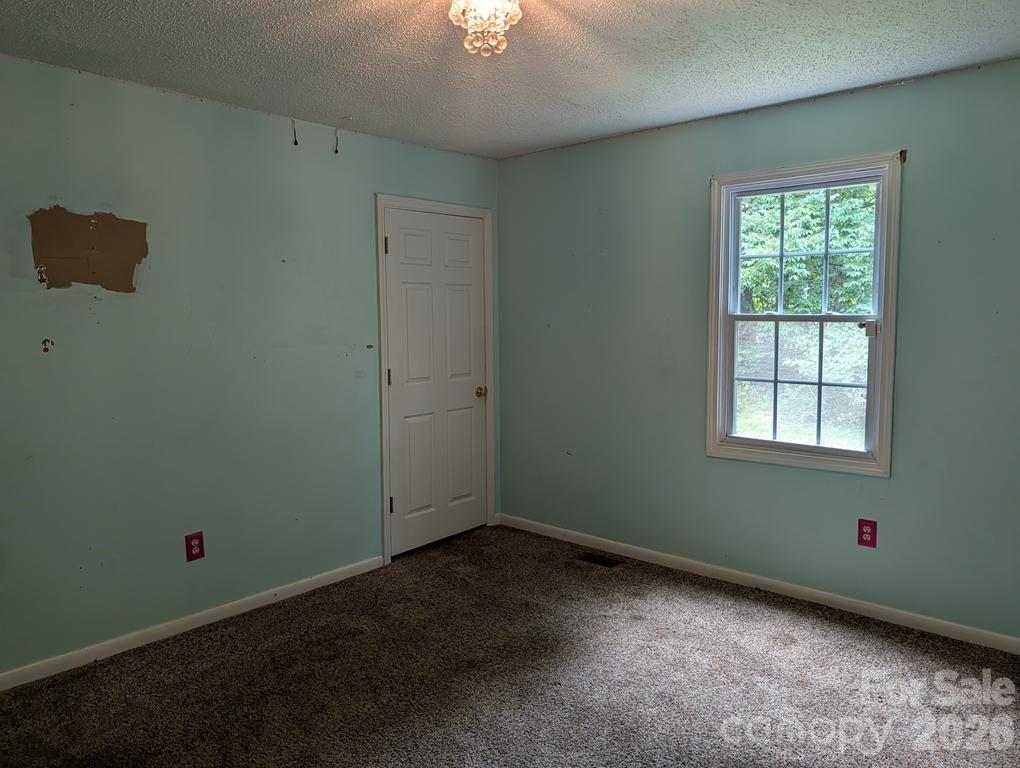 111 Midway Lake Road — Mooresville