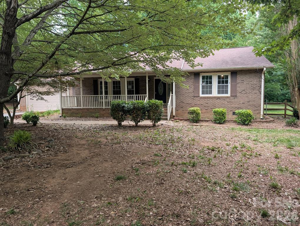 111 Midway Lake Road — Mooresville
