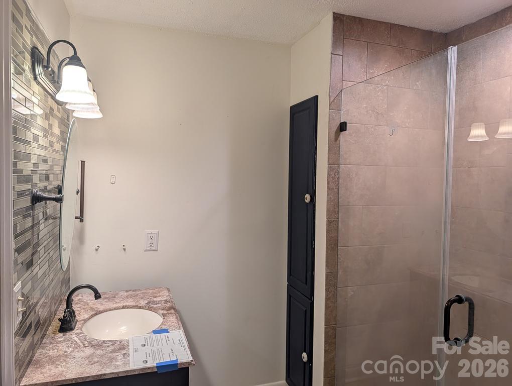 111 Midway Lake Road — Mooresville