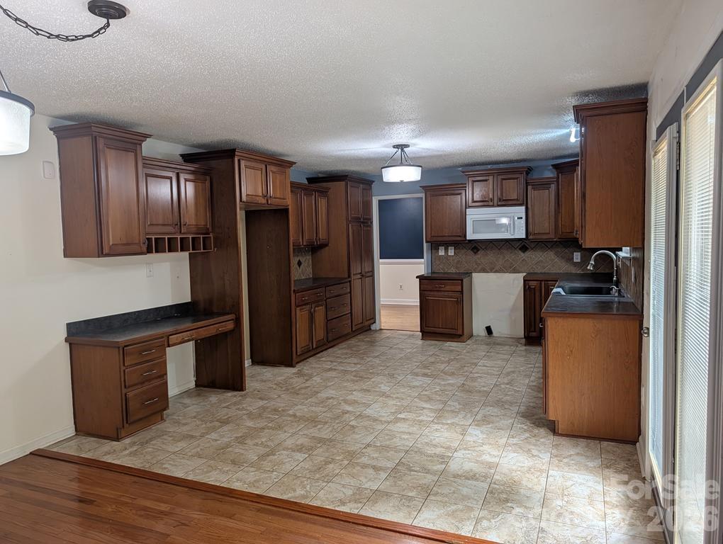 111 Midway Lake Road — Mooresville
