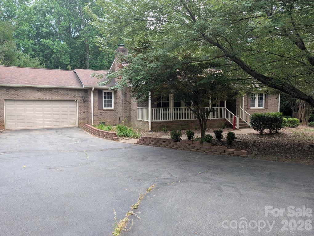 111 Midway Lake Road — Mooresville
