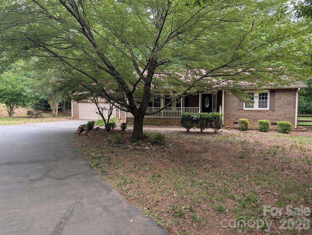 111 Midway Lake Road — Mooresville