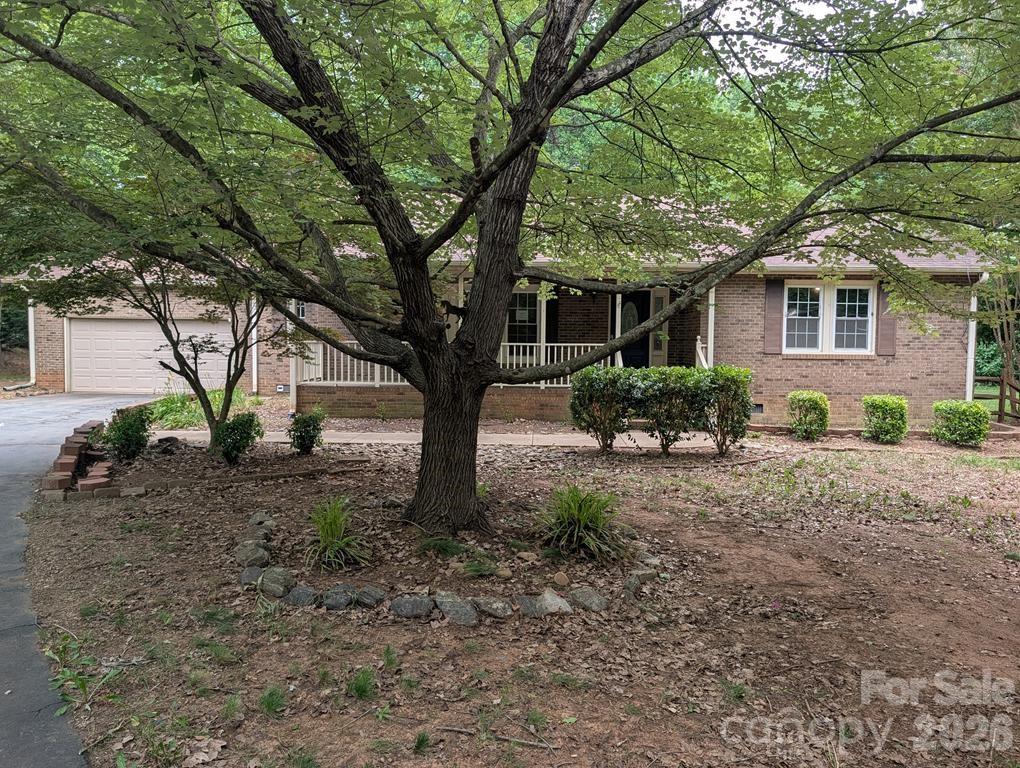 111 Midway Lake Road — Mooresville