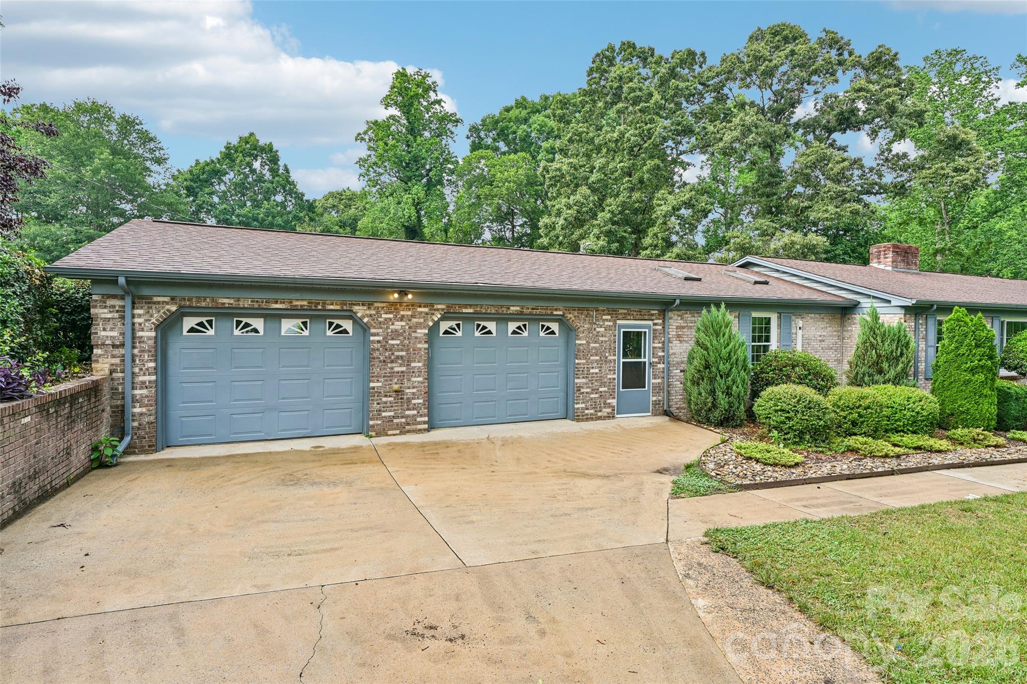 1621 N Oak Drive — Shelby