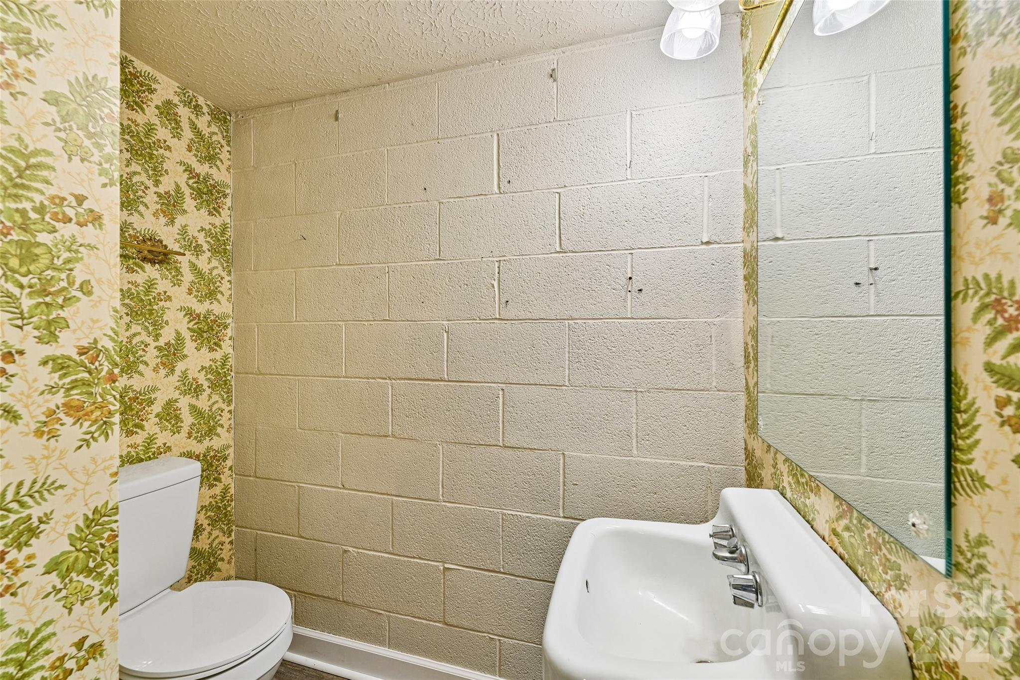1621 N Oak Drive — Shelby