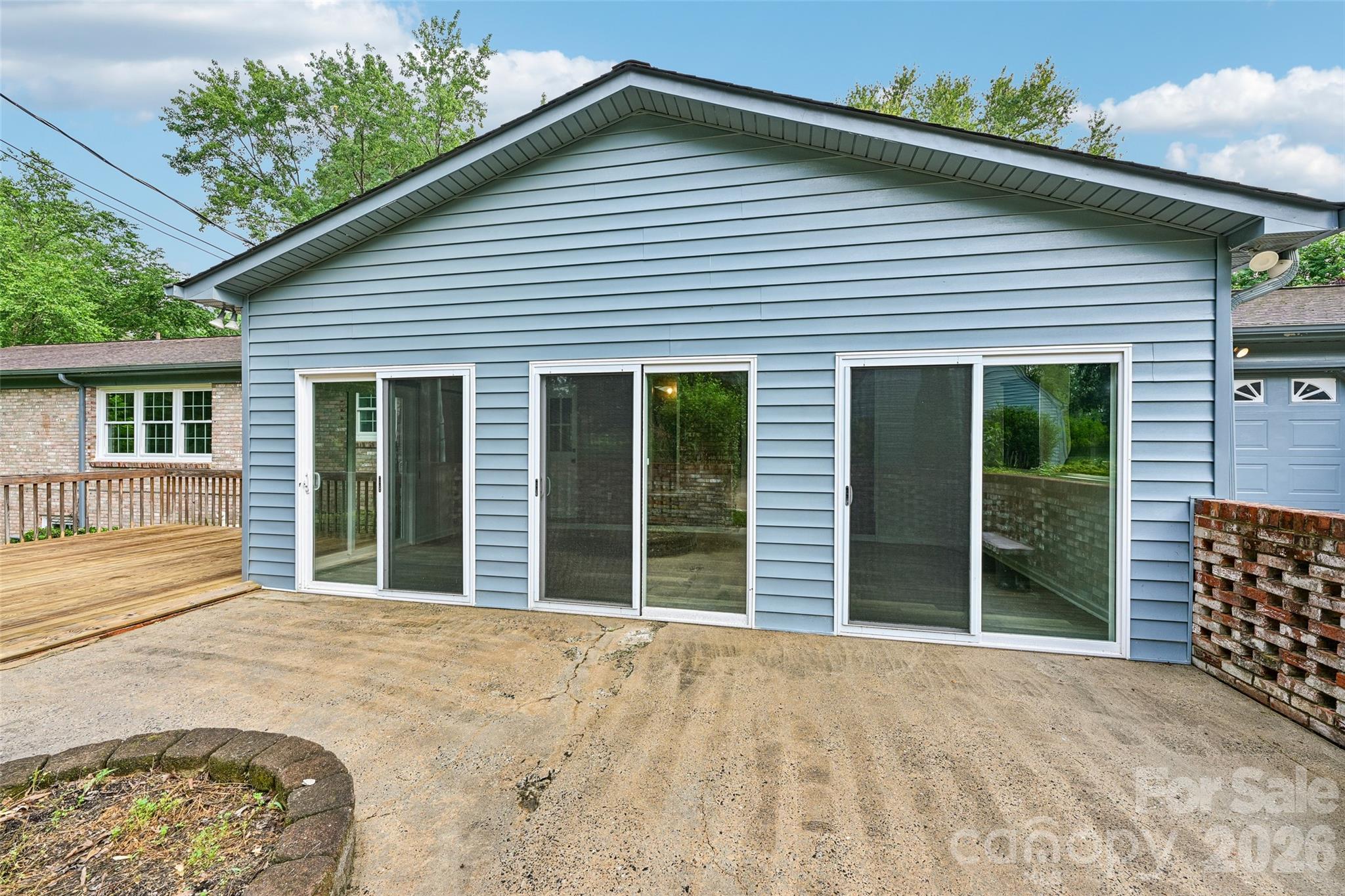 1621 N Oak Drive — Shelby