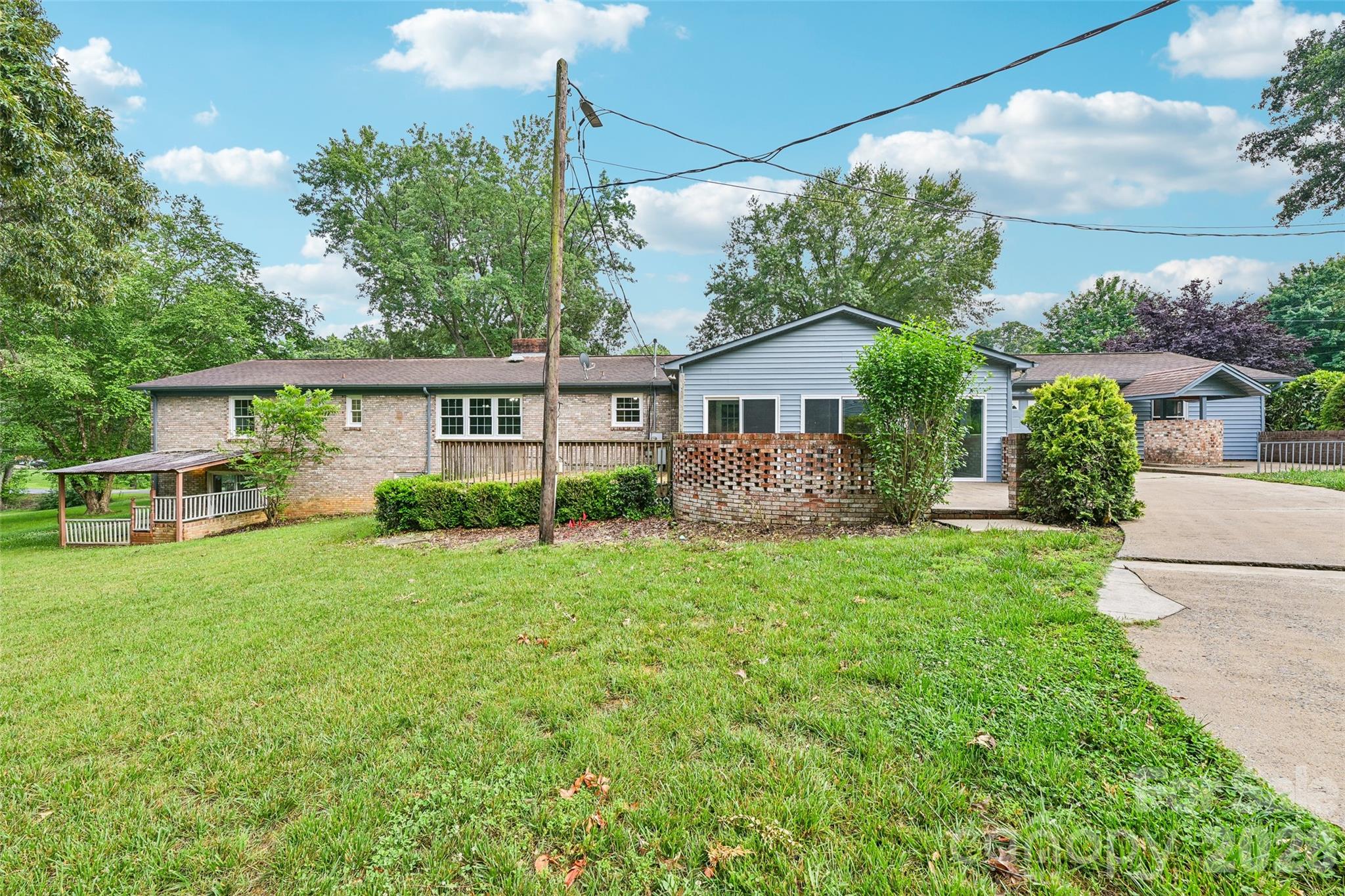 1621 N Oak Drive — Shelby