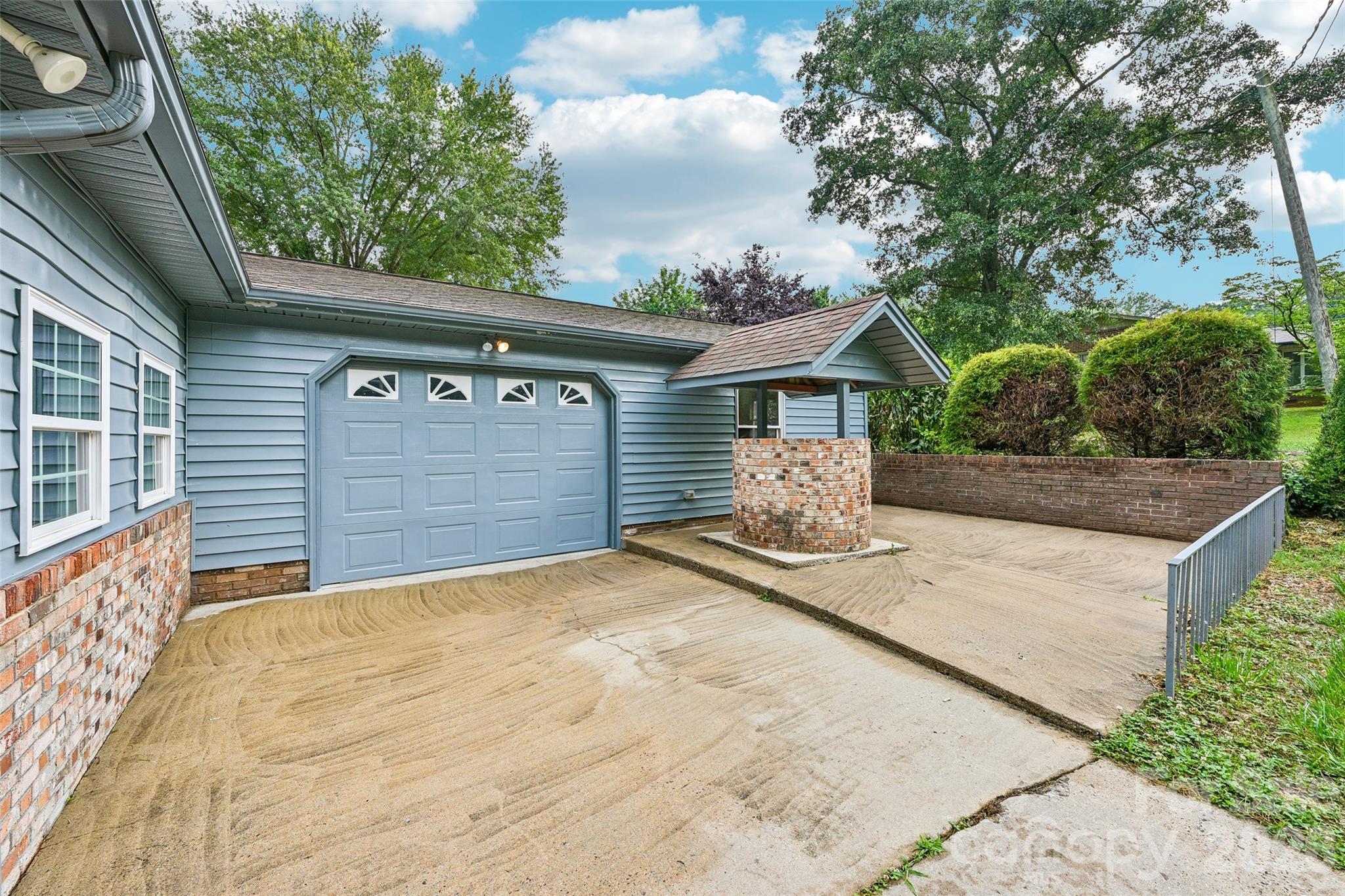 1621 N Oak Drive — Shelby