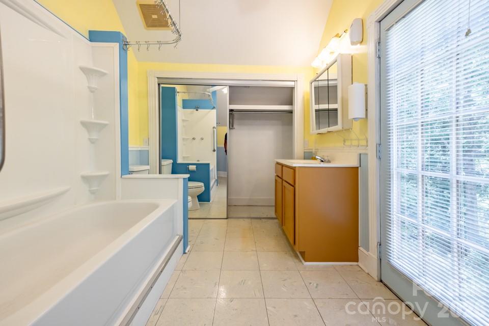 100 Seven Drive — Chapin