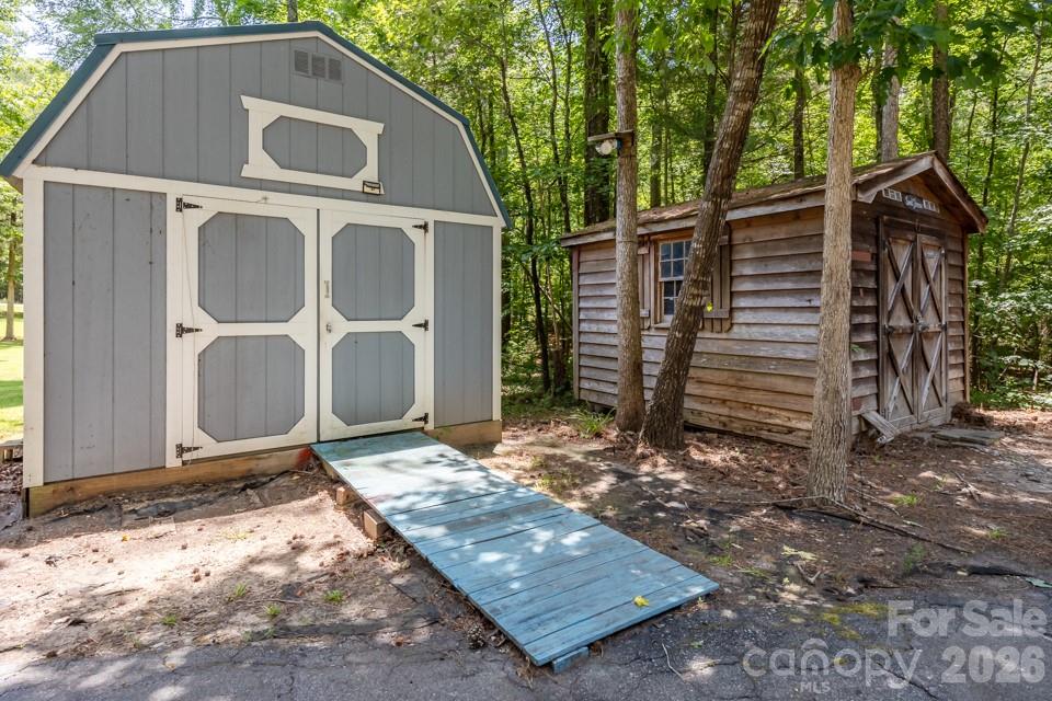 100 Seven Drive — Chapin